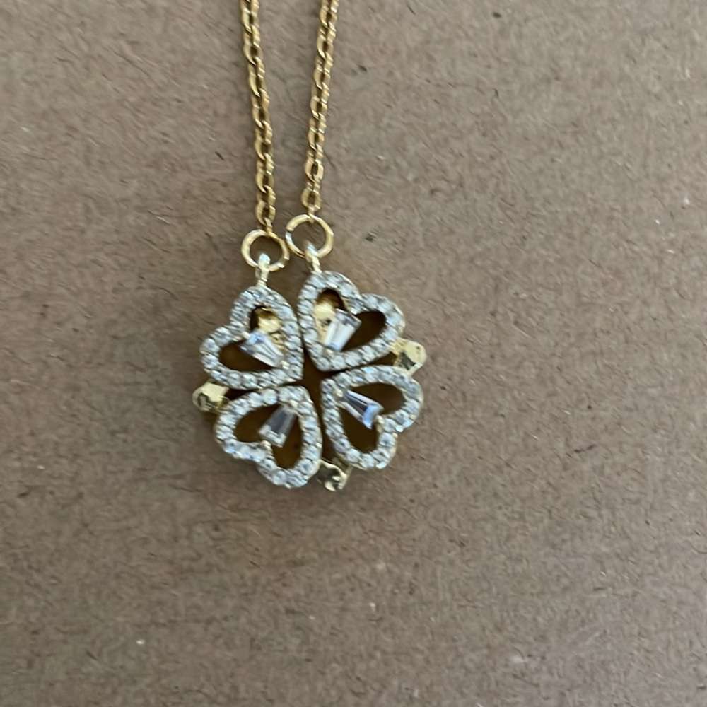 Beautiful necklace - Picture 2 of 5